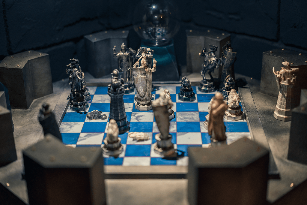 Échiquier mystérieux dans notre salle de sorcellerie escape from magician room"